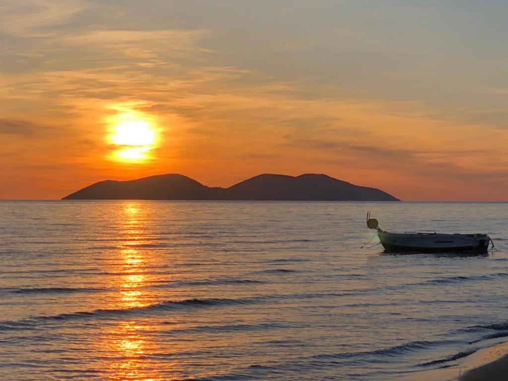 Corazon Guest House Vlore Bagian luar foto