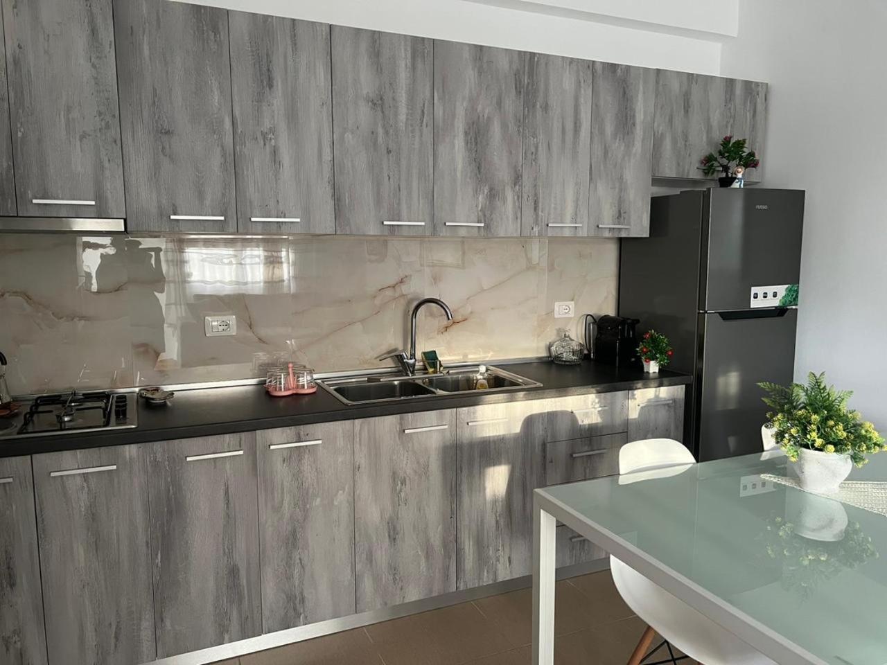 Corazon Guest House Vlore Bagian luar foto